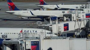 Omicron Sebebiyle Üç Bin Uçuş İptal Edildi