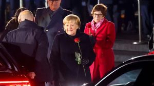 Merkel’e veda töreni: Alkışlarla uğurlandı