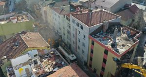 İstanbul Üsküdar’da depreme dayaksız 32 ev ve 122 bağımsız bölümün daha yıkımı gerçekleştirildi