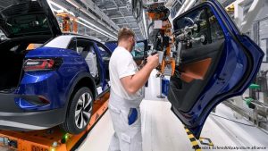 Çip ve tedarik sıkıntısı VW’yi de vurdu