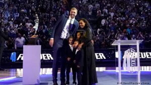 Nowitzki’nin forması Dallas’ta tavana asıldı