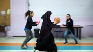 Fransa Senatosu’ndan spor müsabakalarında başörtüsünü yasaklayan değişikliğe onay