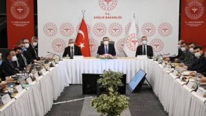 Bakan Koca uyardı: Hastaneye yatan sayısında bir miktar artış gözleniyor