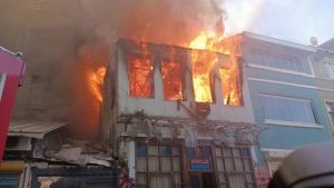 Fatih’te boş binada yangın