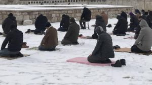 Sırp polisinden namaz kılan Boşnaklara para cezası