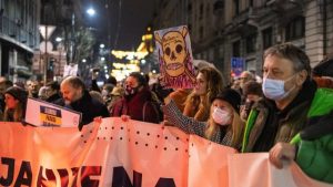 Sırbistan’da protesto edilen madencilik şirketi faaliyetleri durdurdu