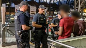 Ten rengine göre polis kontrolü mahkemeye takıldı