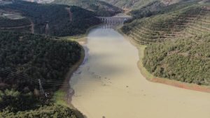Alibeyköy Barajı’nın rengi kahverengiye döndü