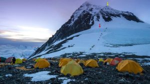 Everest Dağı’nda 2 bin yılda oluşan buz kütleleri 25 yılda yok oldu