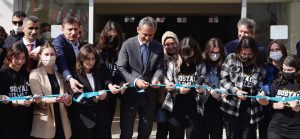 Bakan Özer, İstanbul’da okul ziyaretlerinde bulundu