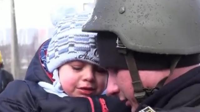 Polonya sınırındaki Ukraynalı çocukların 20 saatlik dramı