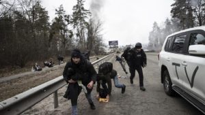 Rus birlikleri Kiev’e yaklaşıyor: Basın mensupları tahliyeye hazırlanıyor