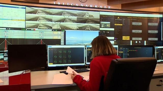 TRT Haber simgelerin köprüsünün Kontrol Merkezi’nde