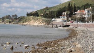 Foça ve Marmaris’te deniz çekildi: İskelelerin ayakları ortaya çıktı