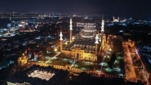 Camiler Ramazan mahyaları ile buluşuyor