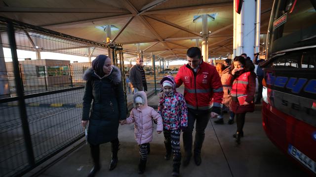 Ukrayna’dan tahliye edilen Türk vatandaşlarının sayısı 11 bin 496 oldu