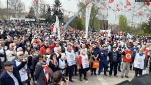 Emekliler Maaş İyileştirmesi İçin Miting Düzenledi