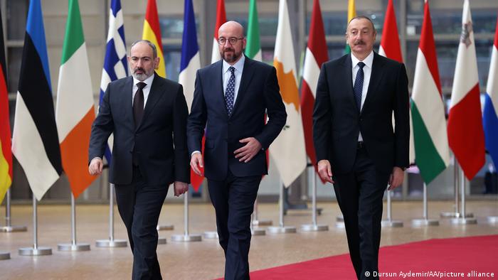 Ermenistan ve Azerbaycan, Dağlık Karabağ savaşından iki yıl sonra barış görüşmelerini kabul etti