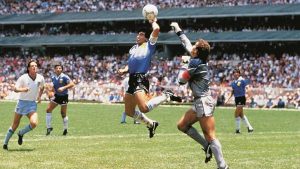 Milyonlarca dolarlık müzayede öncesi Maradona’nın kızından ‘o yanlış forma’ iddiası