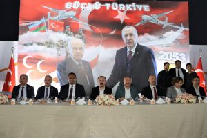 Ticaret Bakanı Mehmet Muş, Toroslar Belediye Bakanı Yılmaz’ın iftarda konuğu oldu