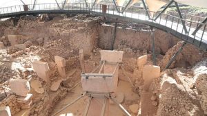 Göbeklitepe’deki çanta benzeri figürler dikkat çekici