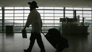 İsrail havalimanında patlamamış top mermisi paniği