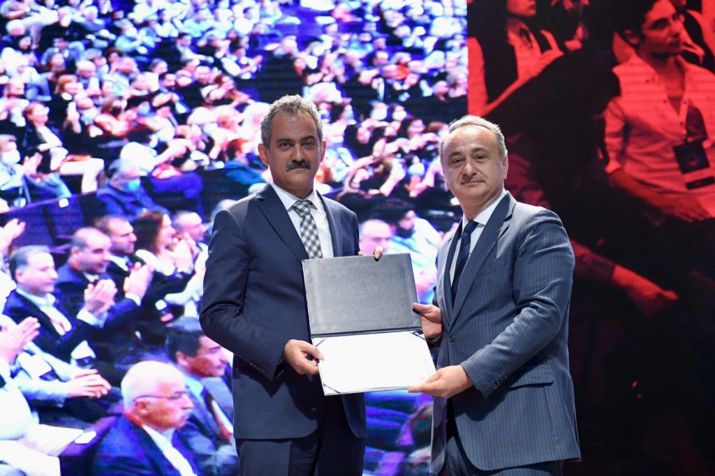 Bakan Özer, Dijital Obezite Temalı 5. Uluslararası Eğitim Forumu’na katıldı