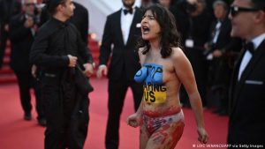 Cannes’ın şenlikli cazibesi gerçeklikle çatışıyor