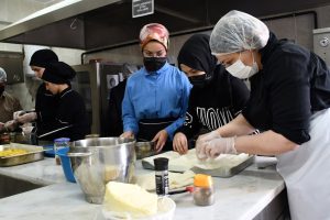 Bakan Derya Yanık, “Ramazan ayı boyunca yaşlı, engelli, hasta ve evinde yemek yapamayacak durumda olan vatandaşlarımıza aşevi hizmeti sunduk”