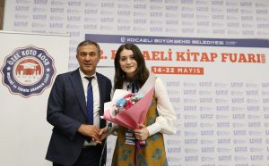 KOTO Okulu’nun gururu Sehle Uysal, okuyucularıyla buluştu
