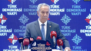 AKP’li Arınç: “Kral Çıplak Demenin Vaktidir”