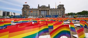 Federal Meclis’e gökkuşağı bayrağı asılacak