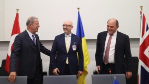 Türkiye, İngiltere ve Ukrayna Savunma bakanları bir araya geldi