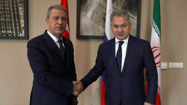 Bakan Akar Rus mevkidaşı Sergey Şoygu ile görüştü