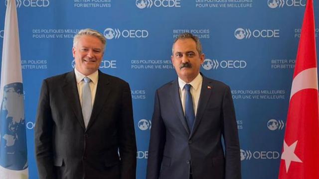 Bakan Özer, OECD Genel Sekreteri Cormann ile Paris’te görüştü