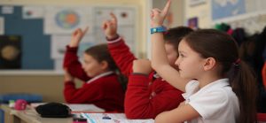 MEB’lığınca 2022-2023 eğitim öğretim yılında ana sınıfı, ilkokul ve ortaokula başlayacak öğrencilerin kayıtları, adrese dayalı olarak yapıldı.