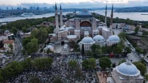 Siyasiler Ayasofya’nın ibadete açılışının ikinci yıl dönümü için mesaj yayımladı
