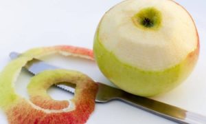 Meyve ve sebzeleri soymalı mıyız?