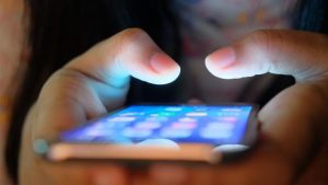 İngiltere’deki araştırma ortaya koydu: 10 gençten 4’ü telefonsuz yaşayamıyor