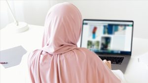 ‘Almanya ve Hollanda’da başörtülü kadınların işe kabul oranı yüzde 65 daha düşük’ | Araştırma