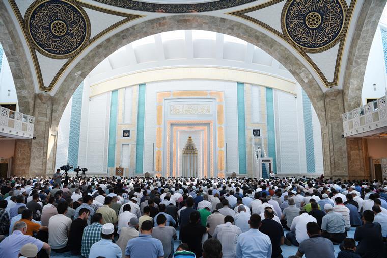 “Ramazan’dan sonra en faziletli oruç Allah’ın ayı olan Muharrem ayında tutulan oruçtur”