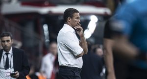 Valerien Ismael’i Ghezzal sırtladı