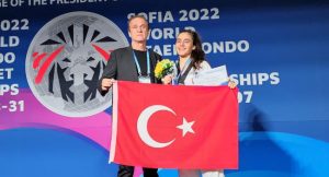 Sude Yaren’den Bulgaristan’da altın madalya