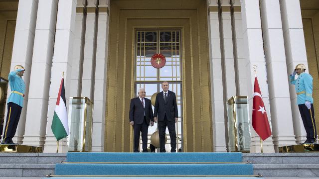 Cumhurbaşkanı Erdoğan Filistin Devlet Başkanı Abbas’ı resmi törenle karşıladı
