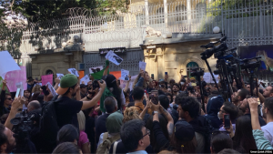 İran’ın Başkonsolosluğu Önünde Mahsa Amini Protestosu
