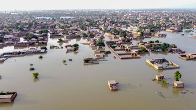 Pakistan’da sel: Uydu fotoğrafları yıkımın boyutunu gözler önüne serdi