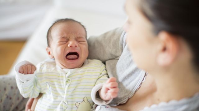 Bilim, ağlayan bebeği yatıştırmak için ‘en iyi yöntemi’ buldu