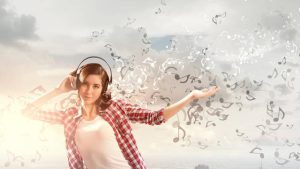 Müzik dinlemek daha az atıştırmalık yemenizi sağlayabilir