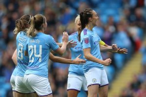 Manchester City’li kadın futbolcular regl döneminde rahat olmadığı için artık beyaz şort giymeyecek