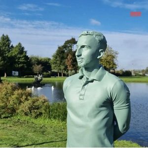 Hollanda’da ilk kez bir Türk gencinin heykeli dikildi!